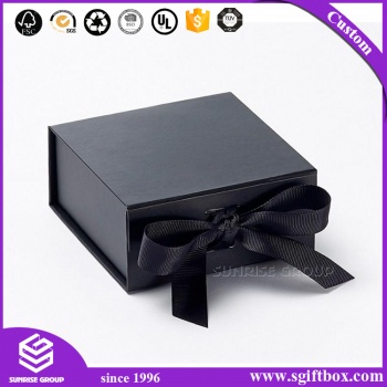 Luxury Lady Apparel Gift Packaging Box with Silk Ribbon